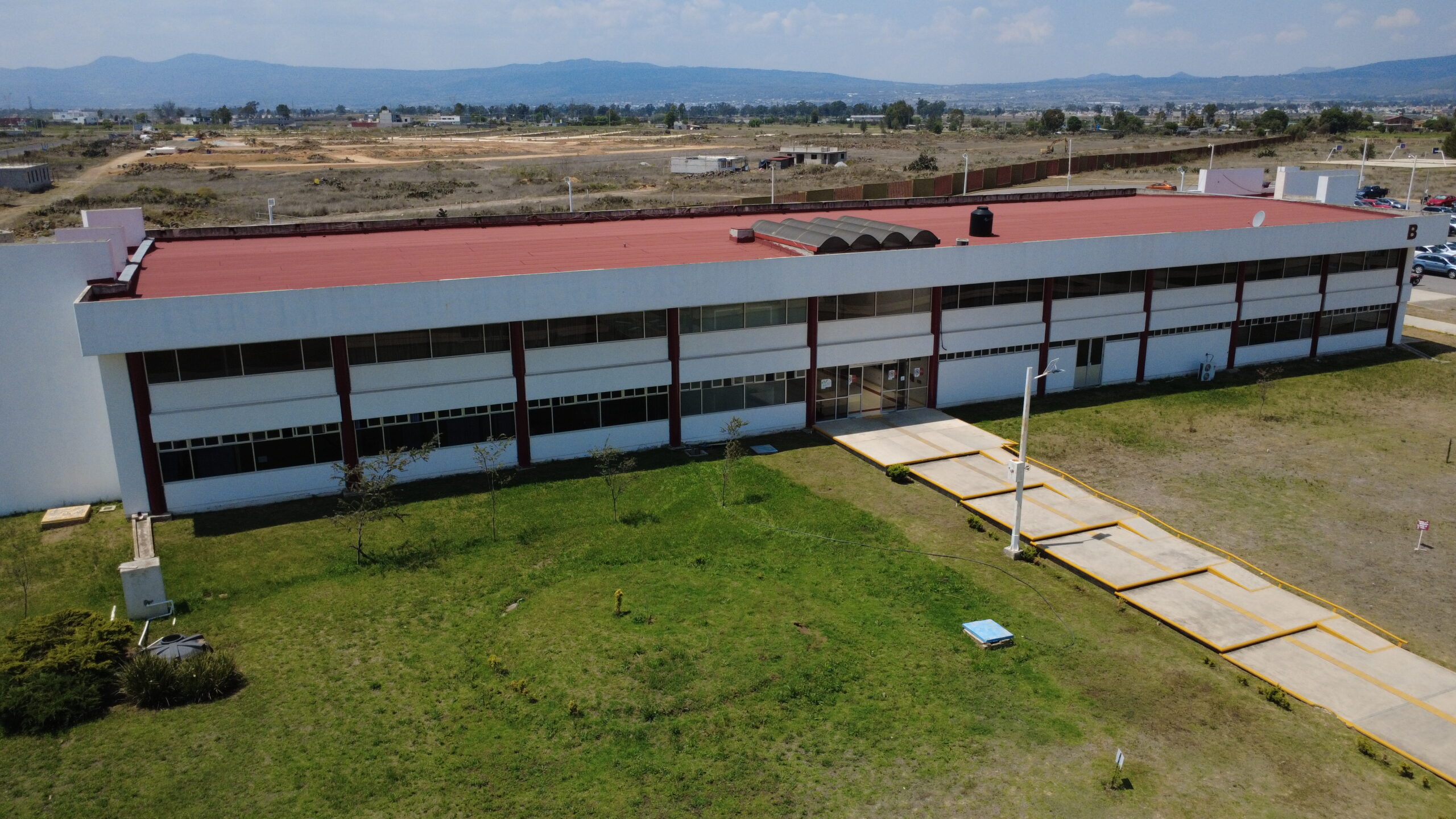 Amplían oferta académica de UPT con Ingeniería en Diseño Textil y Moda