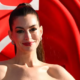 Anne Hathaway anuncia que espera a su tercer hijo