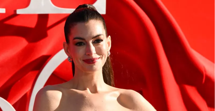 Anne Hathaway anuncia que espera a su tercer hijo
