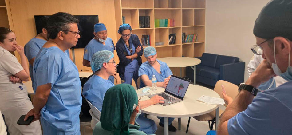 CEMENAV realiza con éxito primer trasplante hepático asistido por robot en México