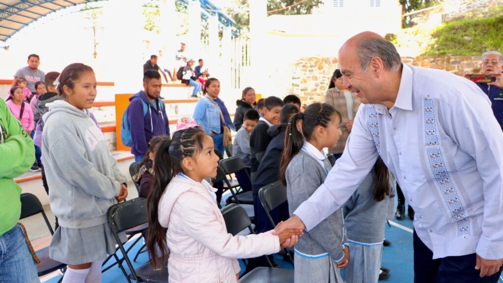 Más de 2.8 mdp para escuelas de cinco municipios de la Sierra Gorda
