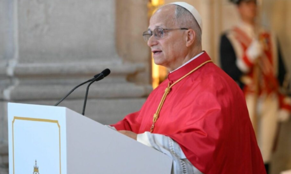 Papa León XIV llama en España a superar la polarización y fortalecer la paz