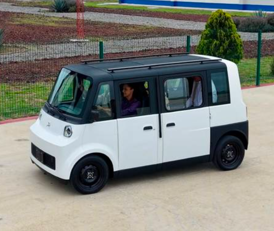 Presenta Sheinbaum Olinia 1, el primer vehículo eléctrico mexicano