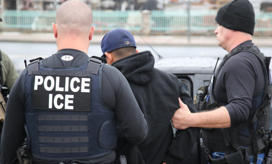 Registran 52 muertes de migrantes bajo custodia del ICE durante segundo mandato de Trump