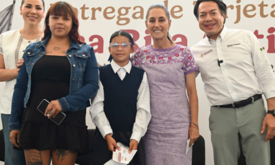 Sheinbaum entrega tarjetas de la Beca Rita Cetina para uniformes y útiles escolares