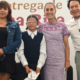 Sheinbaum entrega tarjetas de la Beca Rita Cetina para uniformes y útiles escolares