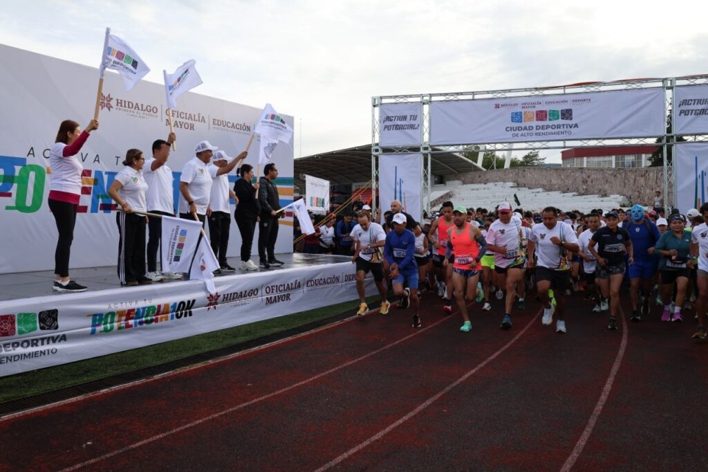 Dan el banderazo de salida a la carrera "Activa tu Potencial 10K"