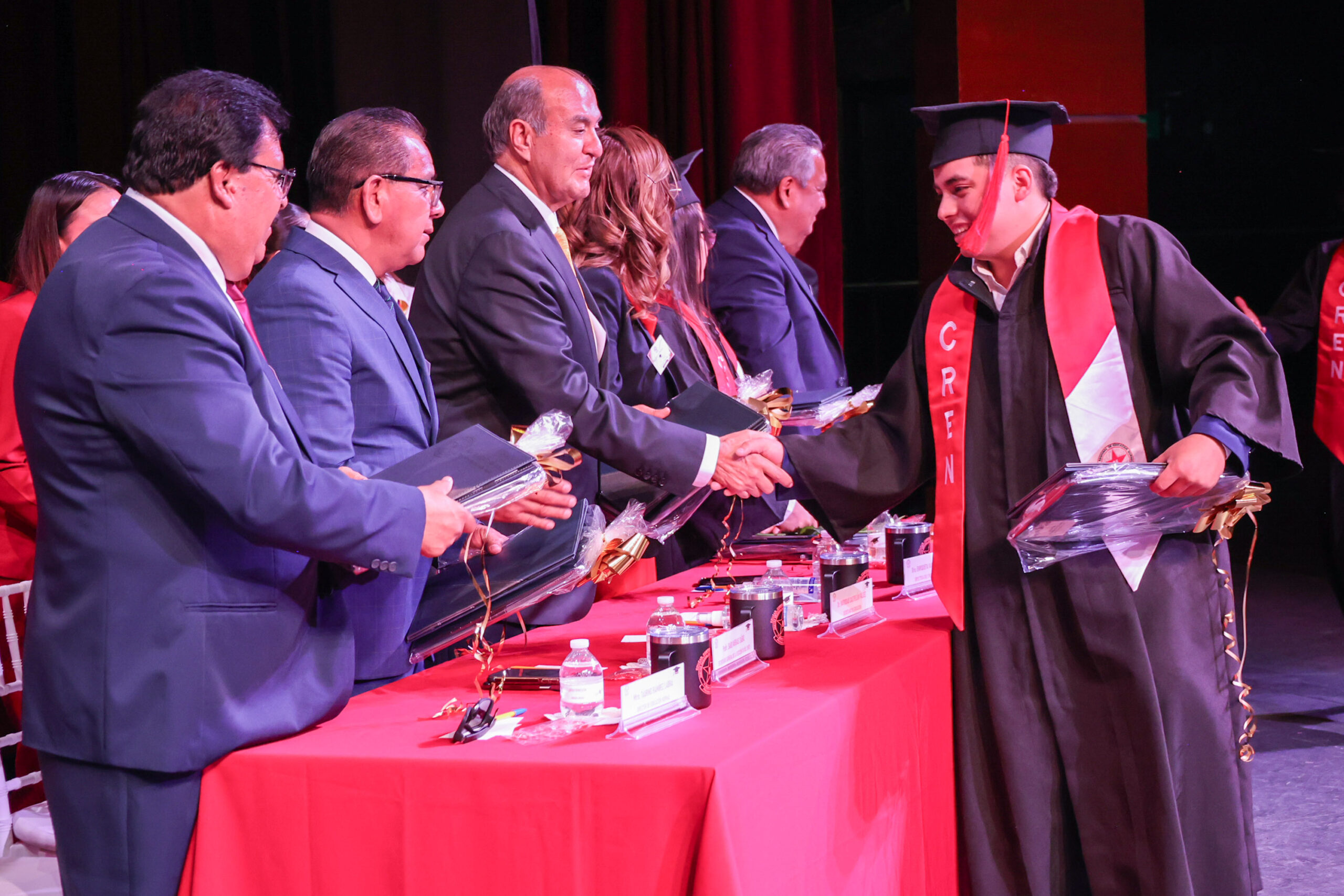 Concluyen su formación 196 estudiantes del CREN "Benito Juárez"