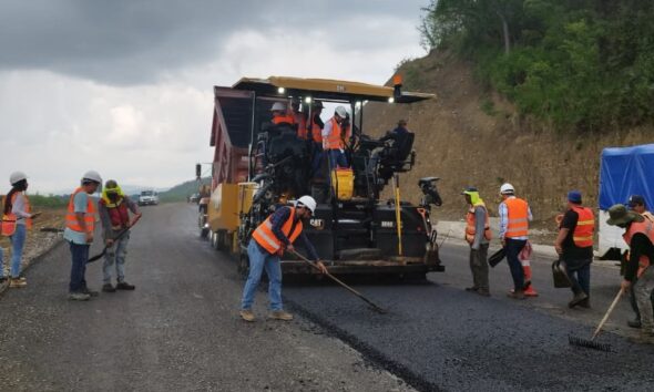 Estudiantes de Ingeniería Civil fortalecen su formación en obra carretera