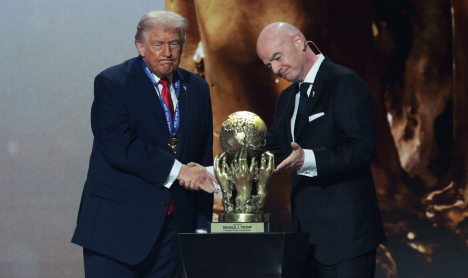 Eurodiputados solicitan a la FIFA investigar entrega de un “Premio de la Paz” a Trump