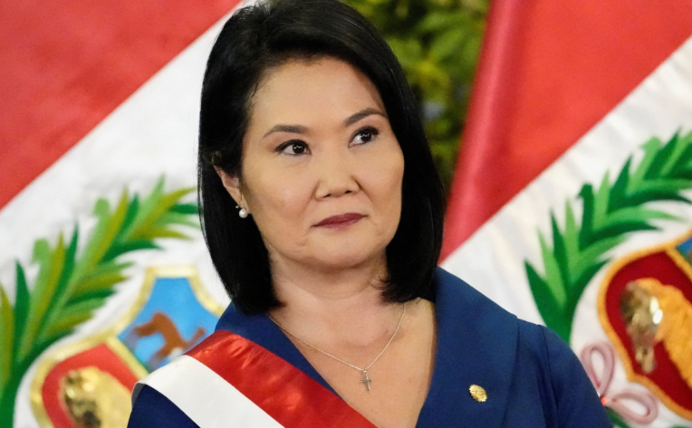 Fujimori asume la Presidencia de Perú