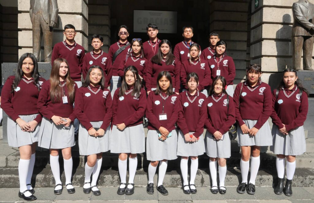 Primera generación del Bachillerato Nacional egresa con doble certificación académica y técnica