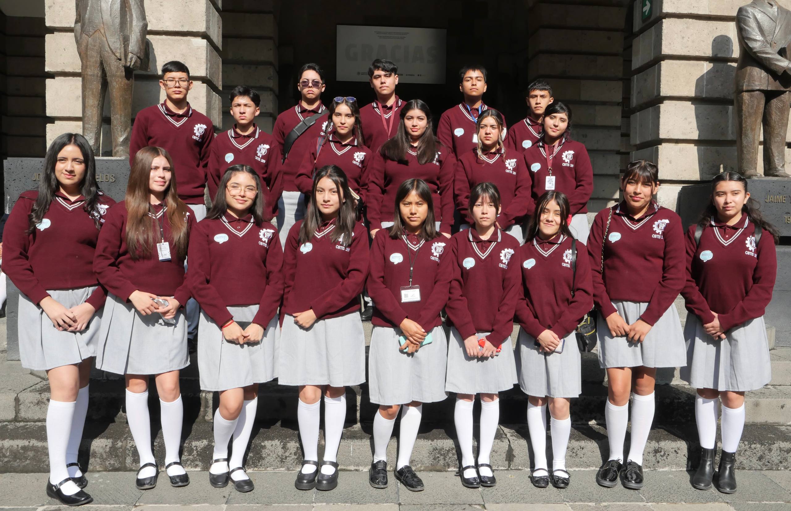 Primera generación del Bachillerato Nacional egresa con doble certificación académica y técnica