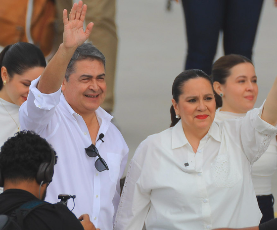 Juan Orlando Hernández regresa a su país para enfrentar proceso judicial