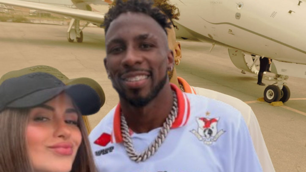 Julián Quiñones convive con aficionados durante sus vacaciones en Los Cabos
