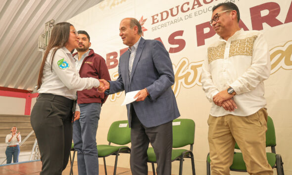 Natividad Castrejón entrega más de mil Becas para la Transformación en la UPFIM