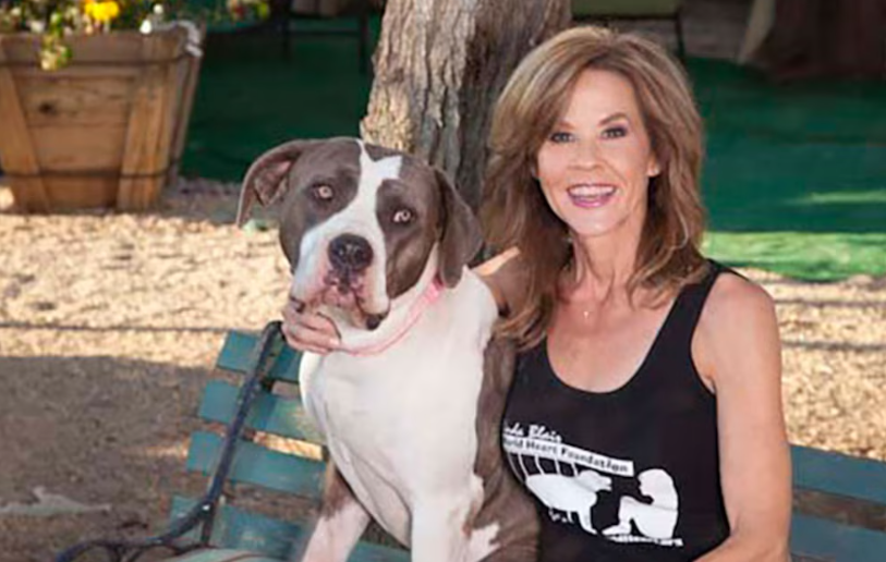 Autoridades de Los Ángeles inspeccionan propiedad de Linda Blair por presunta operación para alojar perros