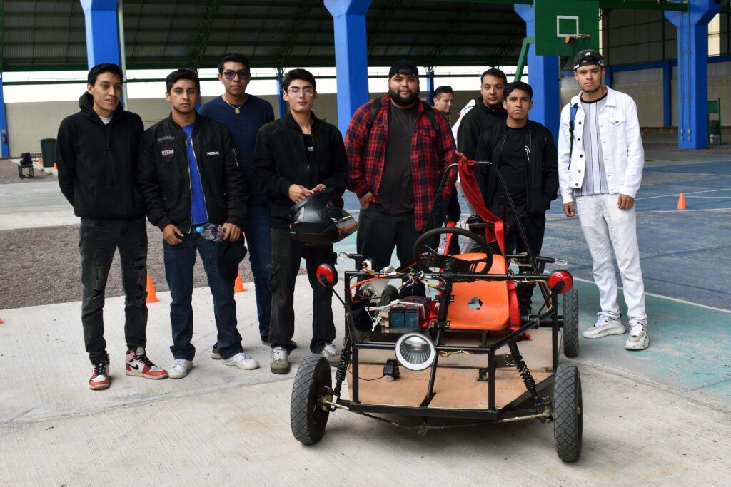 Estudiantes del ITESA desarrollan go-karts eléctricos
