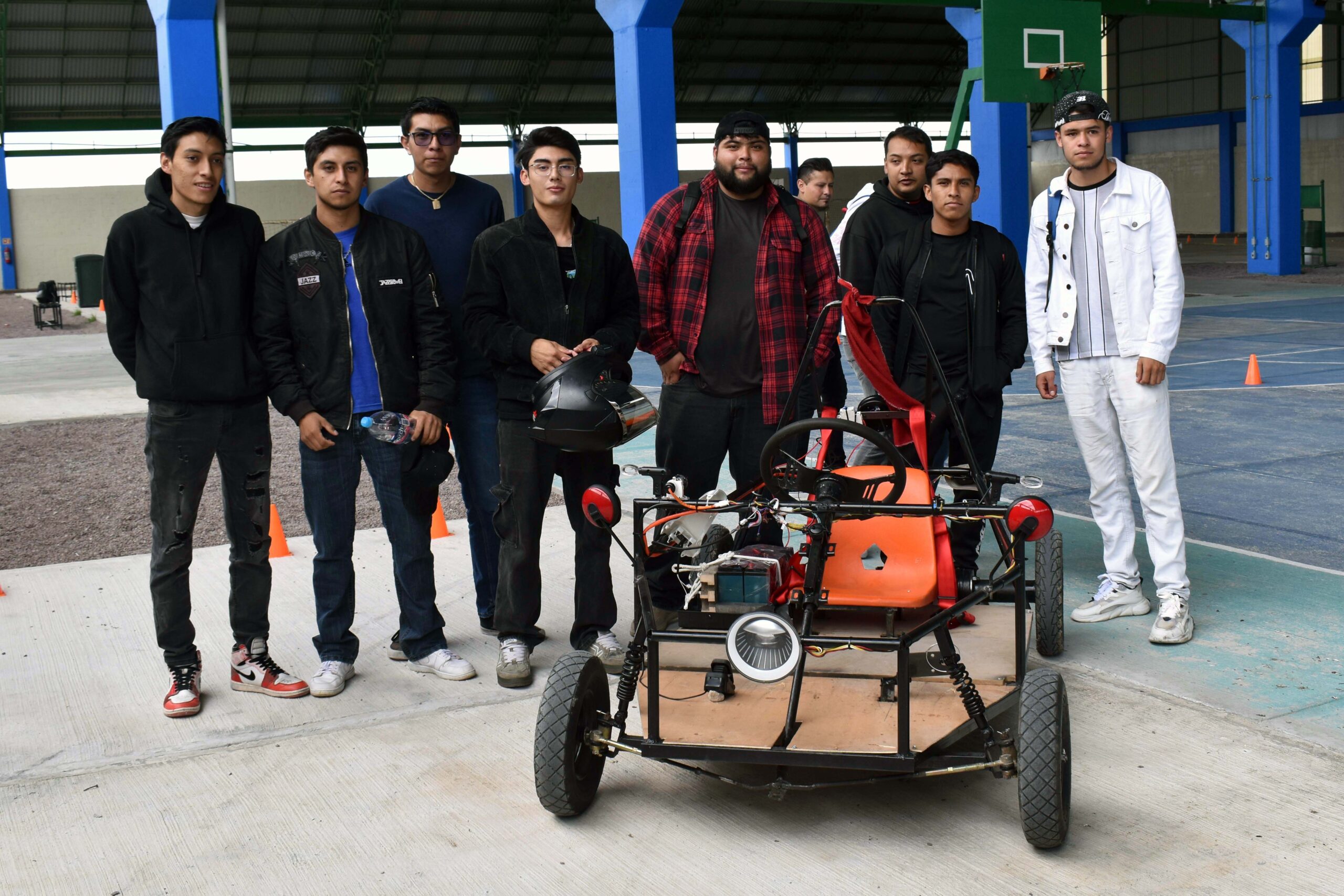 Estudiantes del ITESA desarrollan go-karts eléctricos