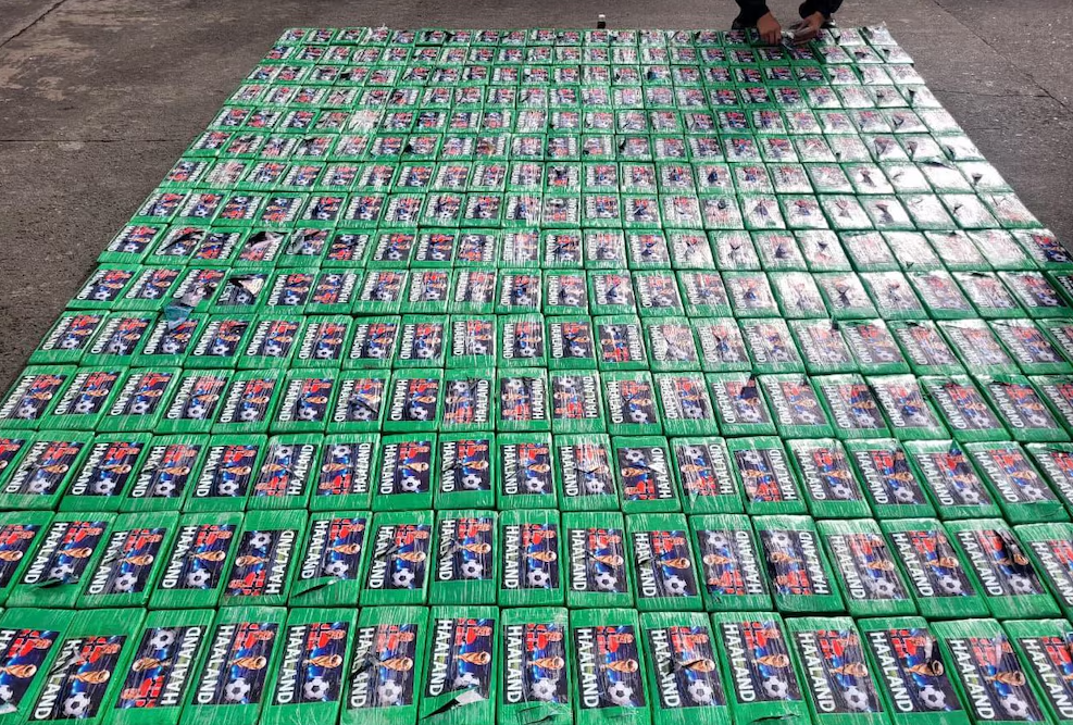 Decomisan 469.6 kilos de cocaína ocultos en un camión en Ecuador