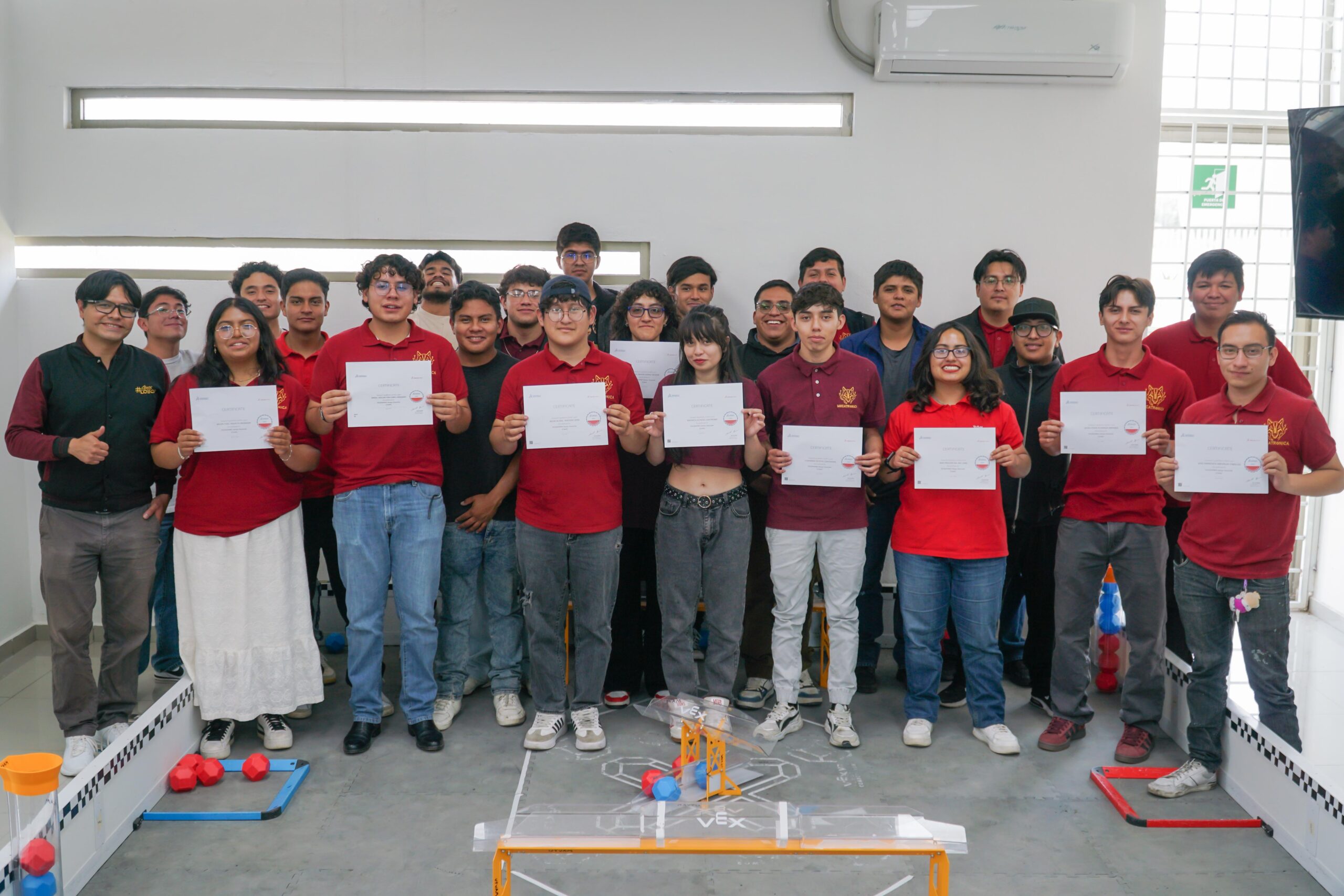Estudiantes de UTVAM obtienen certificación internacional en diseño mecánico