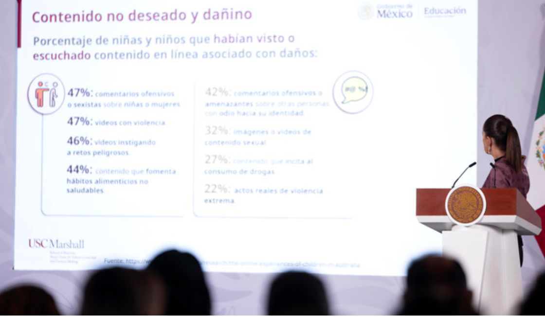 Gobierno de México consultará a docentes sobre regulación del uso de celulares en escuelas