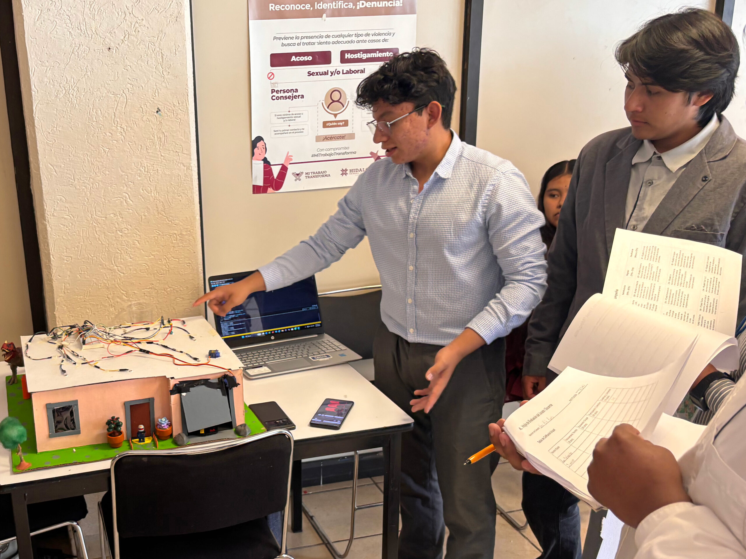 ITESHU fortalece la formación tecnológica de estudiantes del CECyTEH