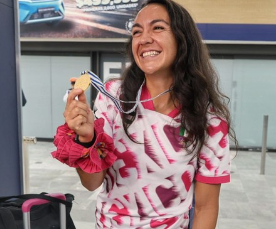 Kenia Lechuga hace historia y conquista el oro mundial en remo