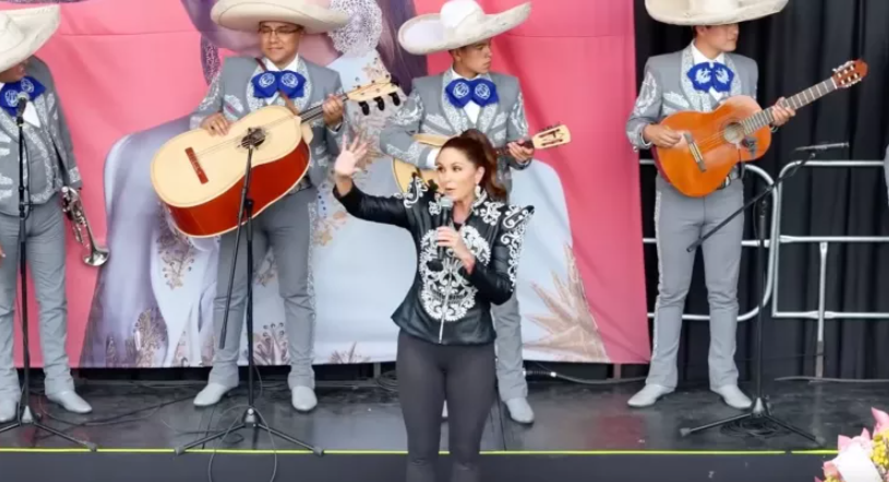 Lucero sorprende con concierto en la Central de Abasto y estrena “Fuertes declaraciones”