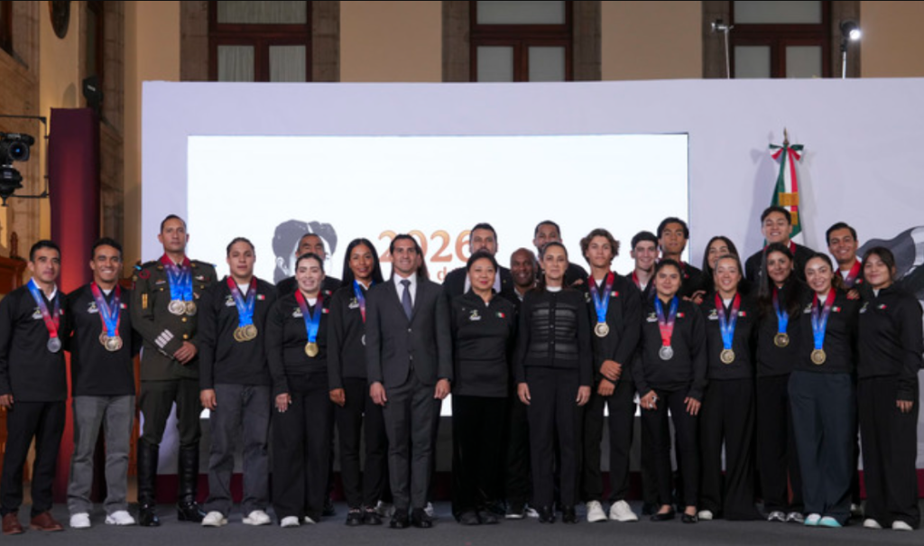 México reconoce hazaña histórica de atletas y anuncia aumento de becas deportivas