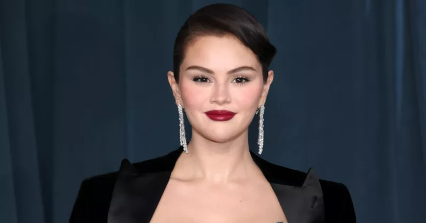 Selena Gomez enfrenta demanda relacionada con su empresa Wondermind
