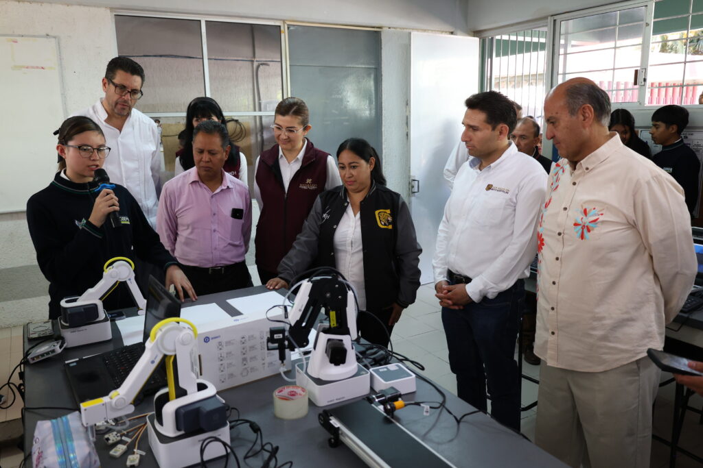 Gobierno de Hidalgo inaugura nuevos laboratorios STEM en San Agustín Metzquititlán y Huazalingo