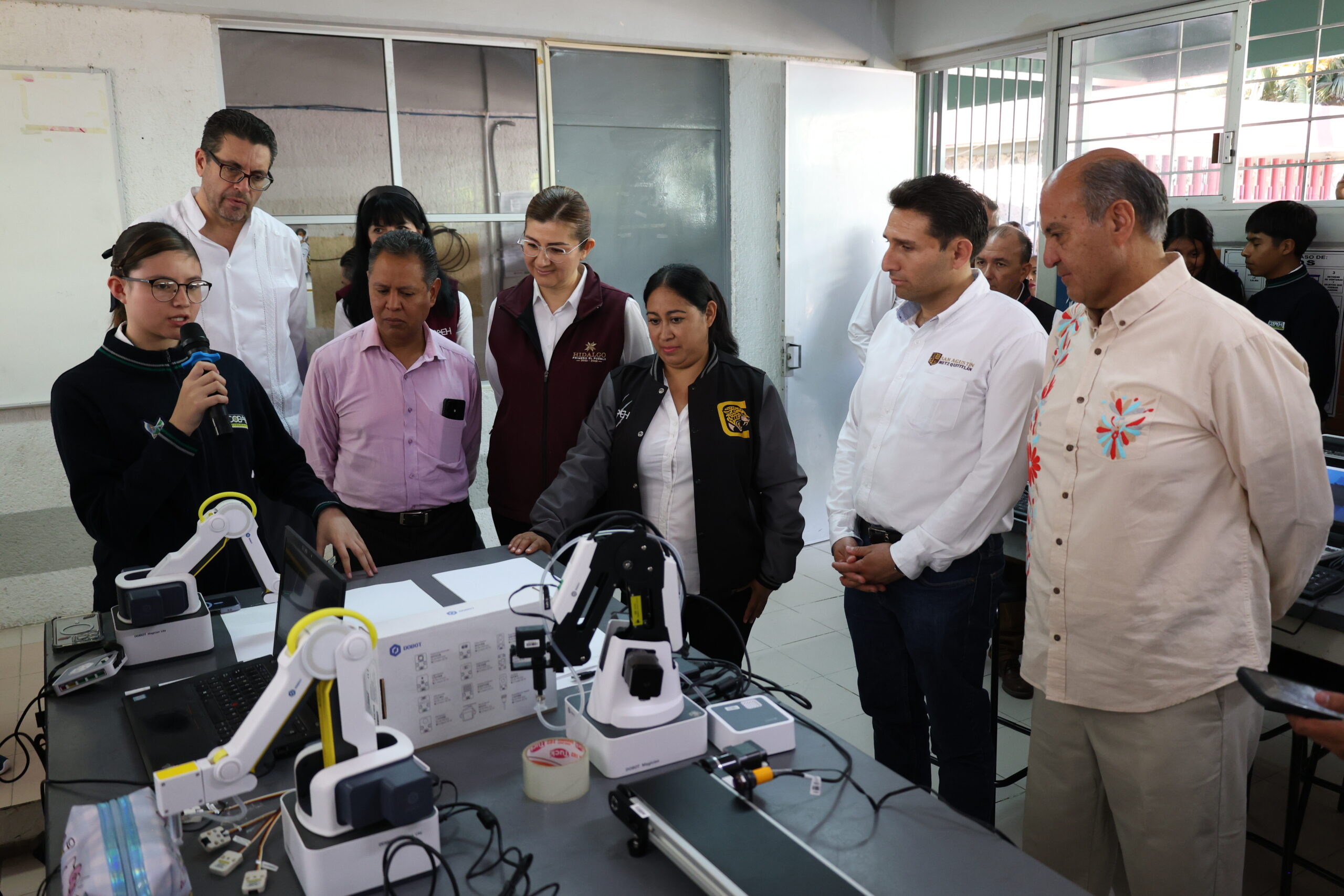 Gobierno de Hidalgo inaugura nuevos laboratorios STEM en San Agustín Metzquititlán y Huazalingo