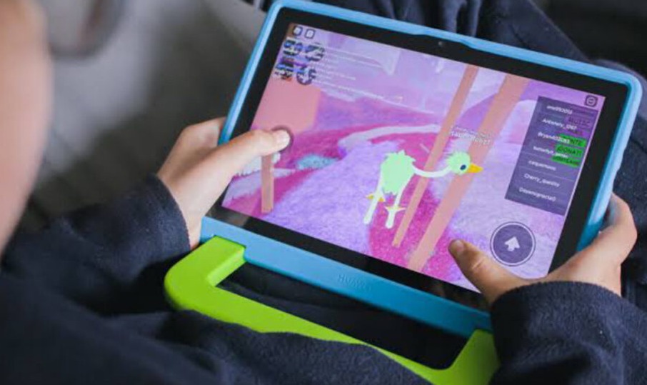 Comisión Europea propone Ley KIDS para reforzar protección de menores en internet