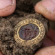 Hallan en Inglaterra un anillo de oro del siglo XIV que podría haber pertenecido a una condesa medieval