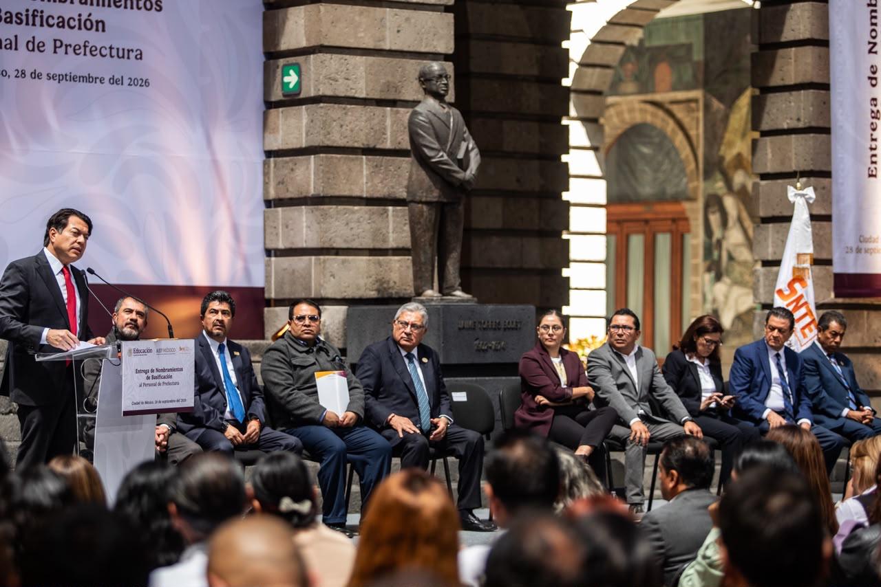 SEP entrega nombramientos definitivos a 568 prefectas y prefectos de la Ciudad de México
