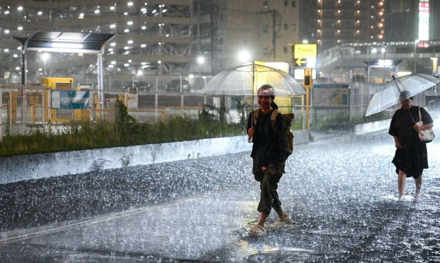 Japón emite alerta máxima por lluvias y riesgo de deslaves tras el paso de la tormenta tropical Krovanh