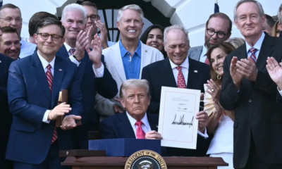 Nueva York y otros 21 estados demandan a Trump por norma migratoria de “carga pública”