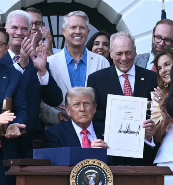Nueva York y otros 21 estados demandan a Trump por norma migratoria de “carga pública”