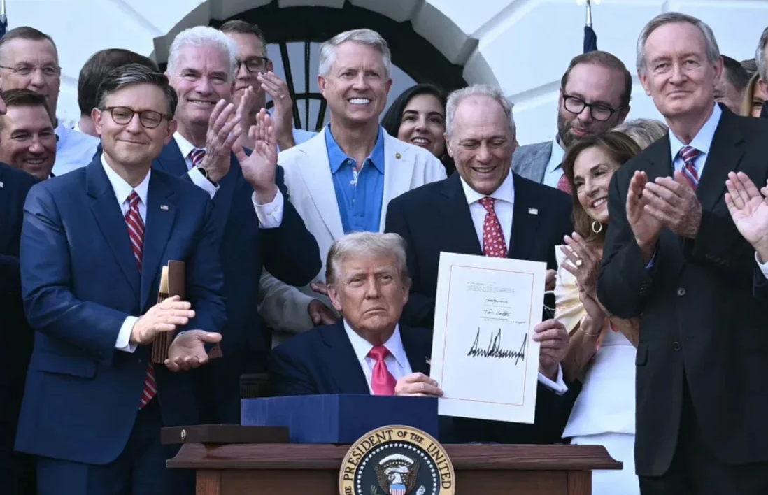Nueva York y otros 21 estados demandan a Trump por norma migratoria de “carga pública”