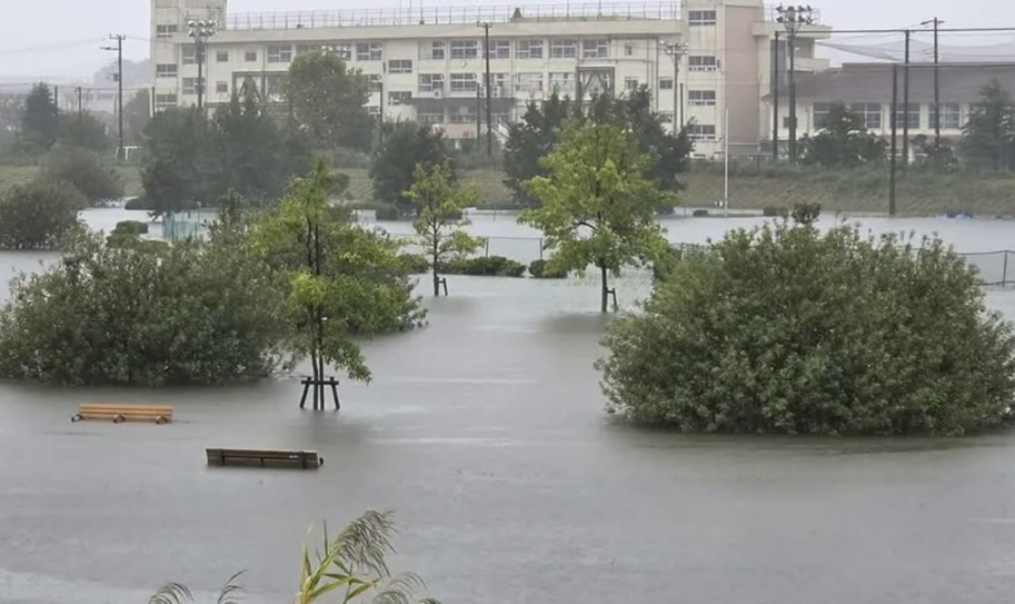 Tifón Dujuan deja cinco muertos y provoca lluvias récord e inundaciones en Japón