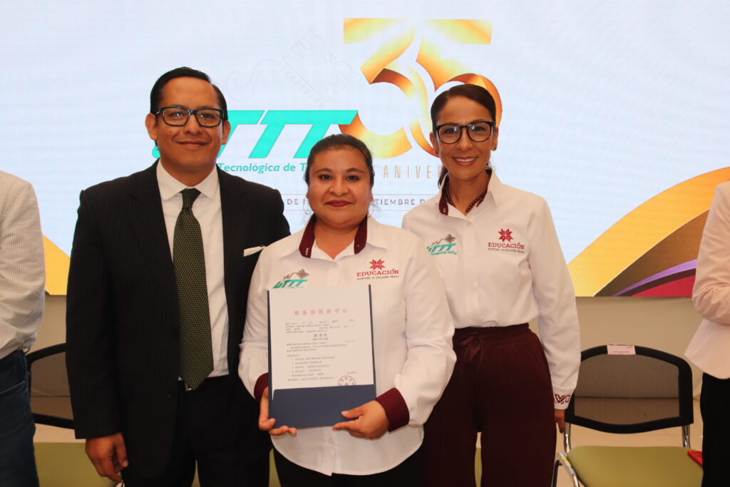 UT de Tula-Tepeji reconoce trayectoria académica y laboral en su 35 aniversario
