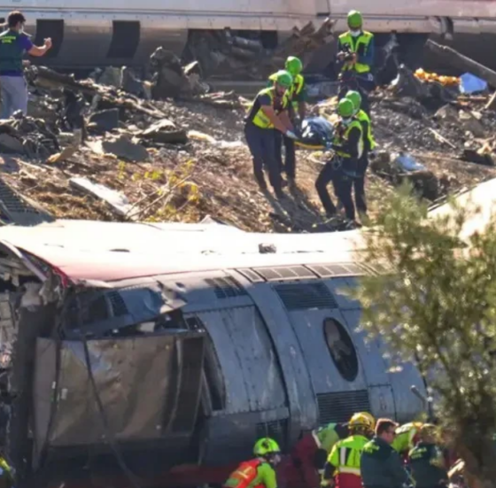 Choque de trenes de alta velocidad en España deja más de 60 muertos y 50 heridos graves