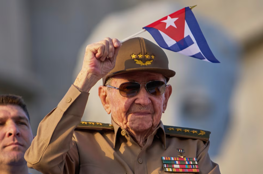 Florida emite orden de arresto contra Raúl Castro