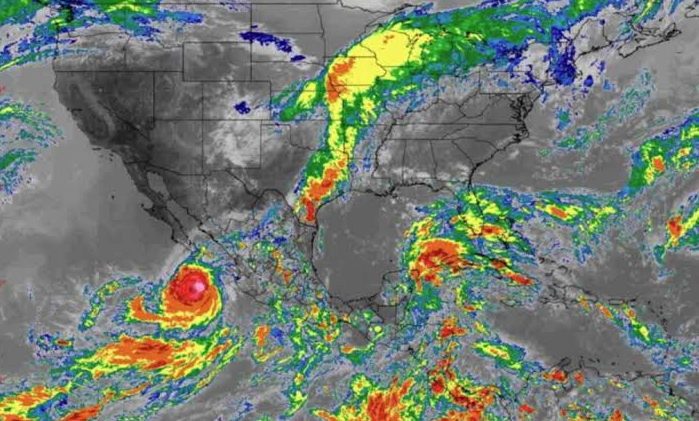 Huracán “Rachel” mantiene categoría 1 y genera lluvias fuertes en el Pacífico mexicano