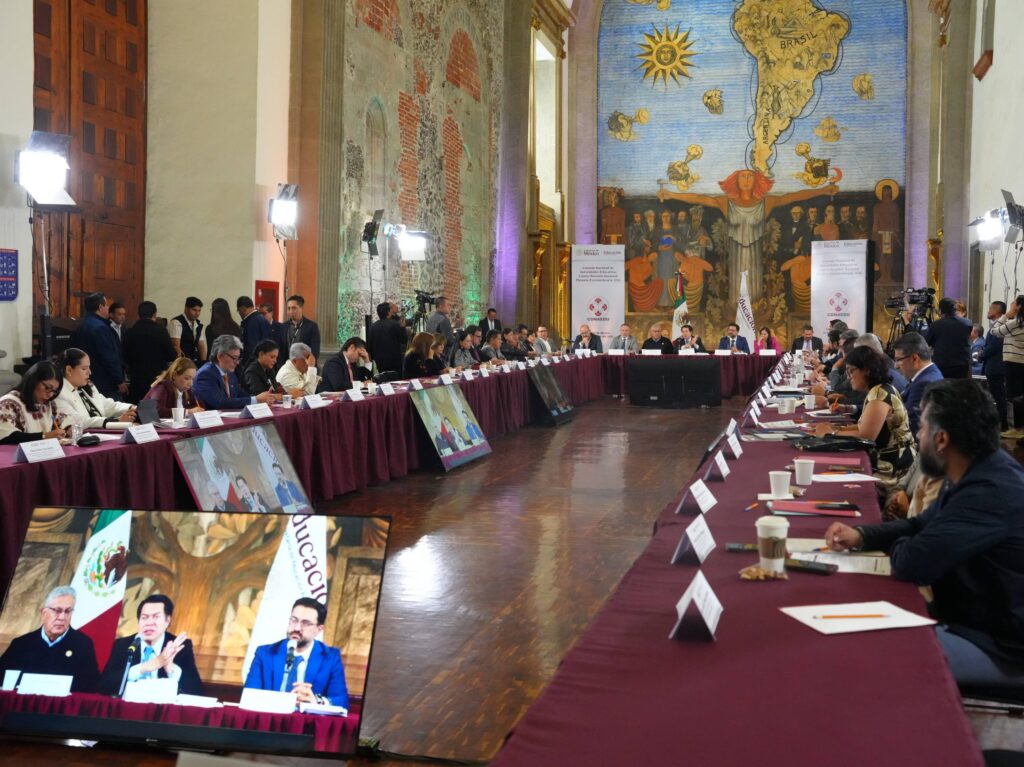 SEP regulará el uso de celulares en escuelas del país a partir del 3 de noviembre