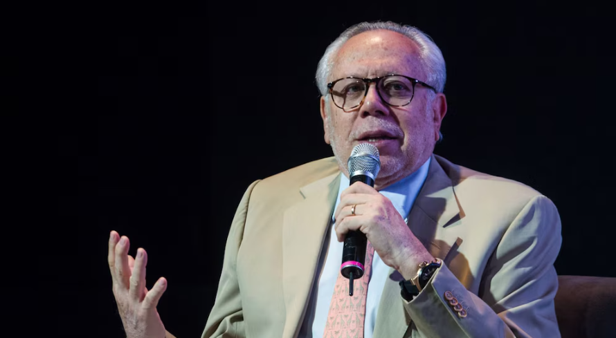 Luis de Llano reaparece en redes sociales en medio de la controversia legal con Sasha Sokol
