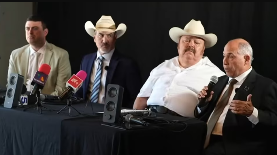 Ramón Ayala Jr. se entrega a autoridades de Texas