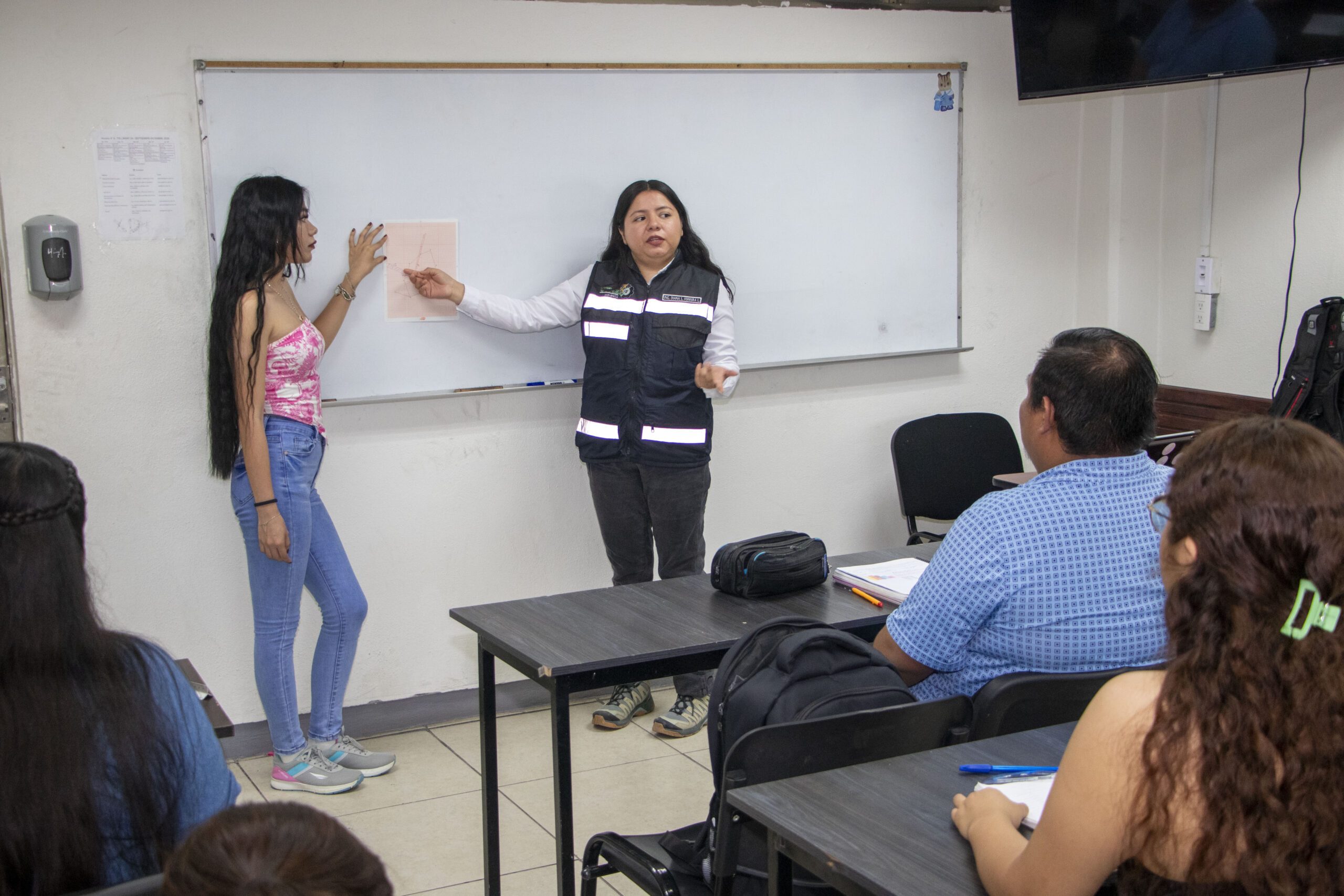 Docente de la UTMZ participará en seminario de minería en China